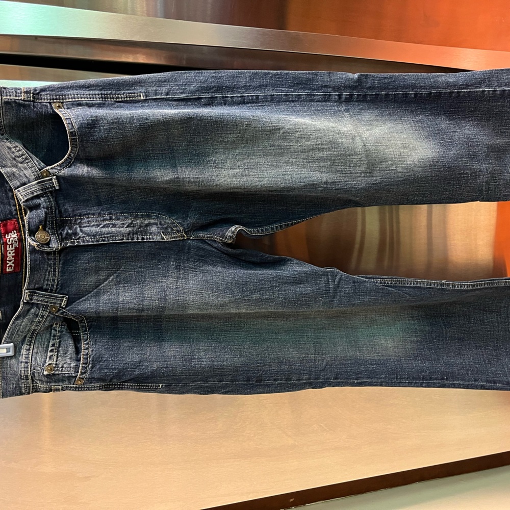 Men’s 38 Express jeans Blake loose fit-great condition!